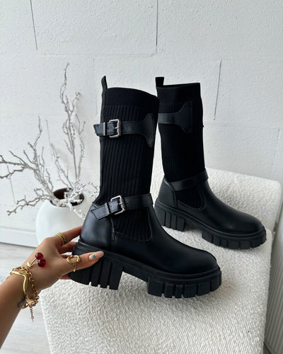Bota negra militar