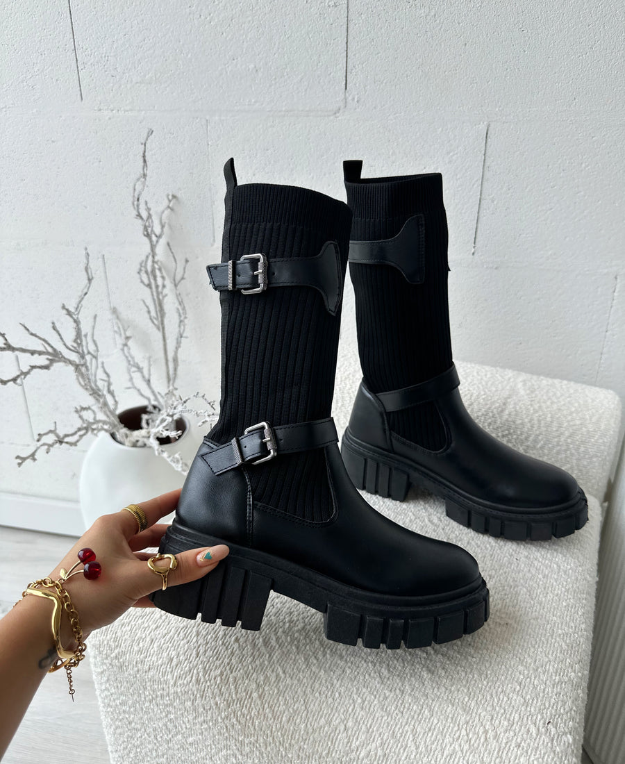 Bota negra militar