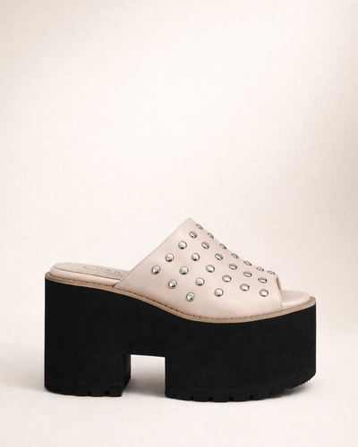 Mule de plataforma con remaches de color nude