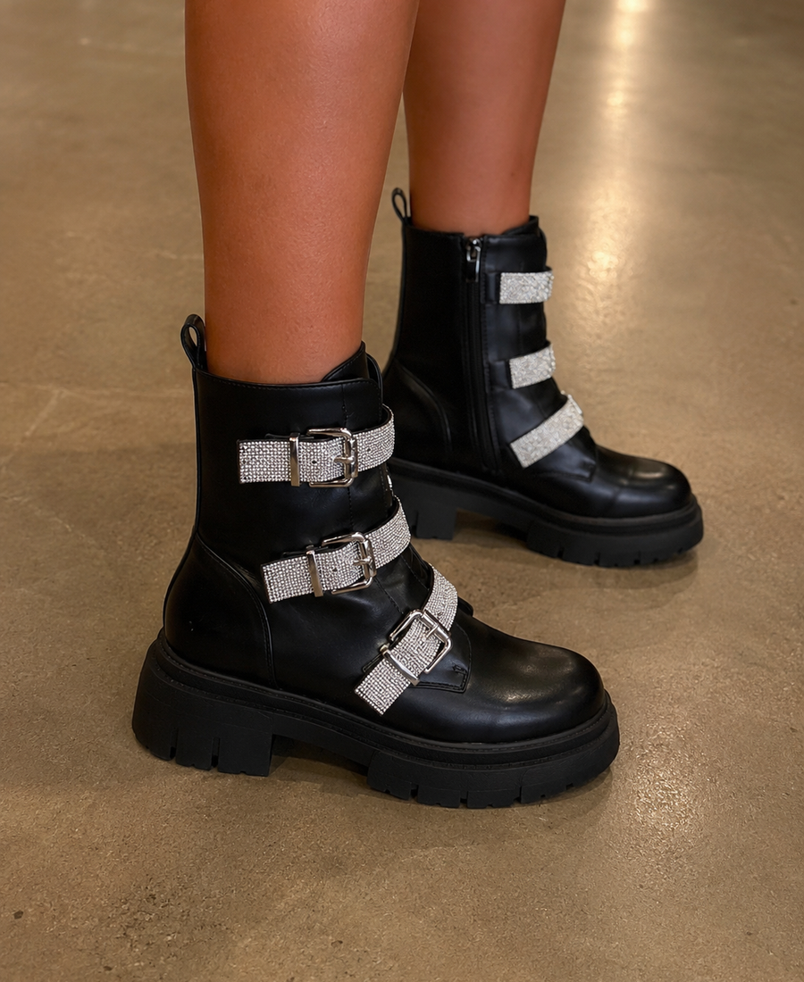 Botim Crystal Buckle Preto