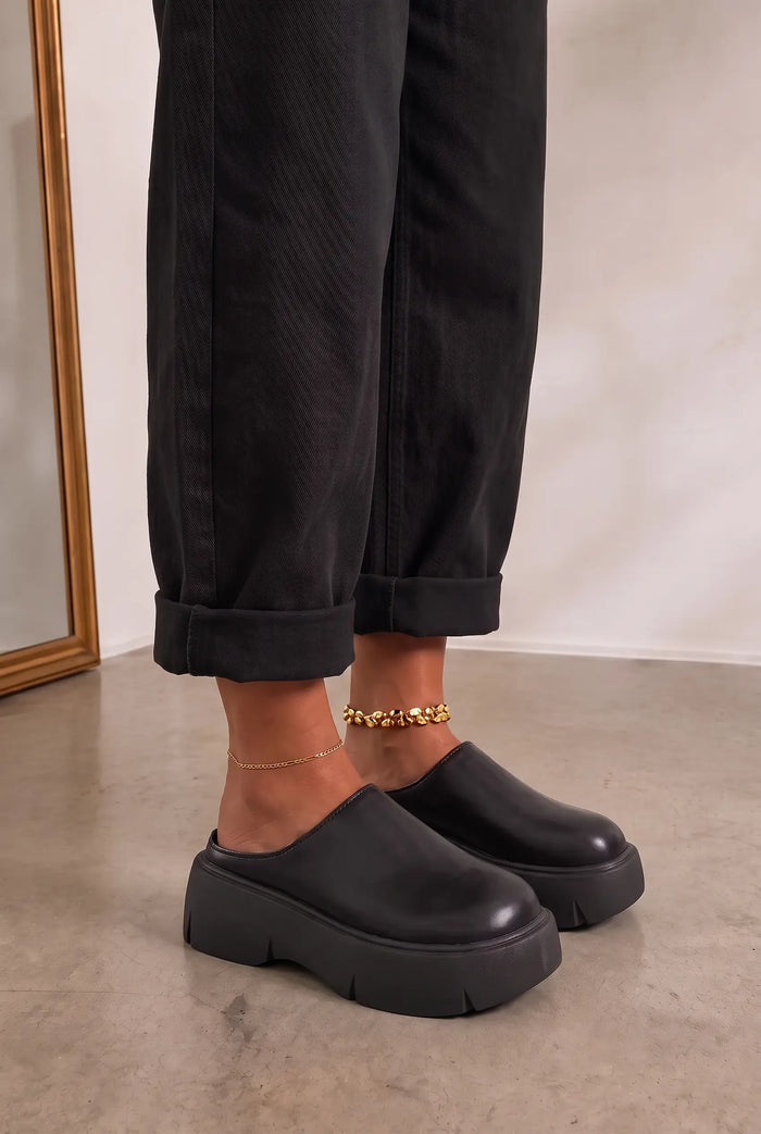 Minimal Platform Clog – Black Edition