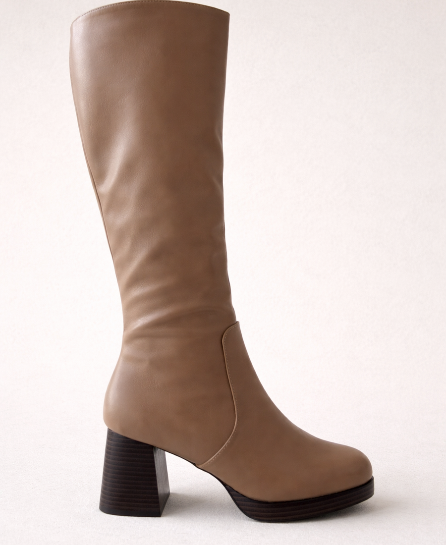 Bottes Luyf Nude