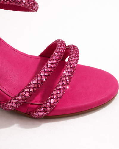 Sandalia Fucsia con Cristales Envolventes