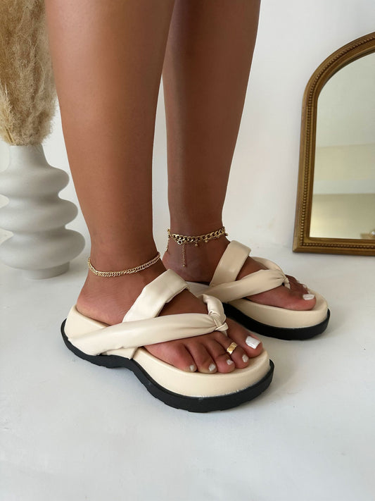 Chinelo Evsa Nude