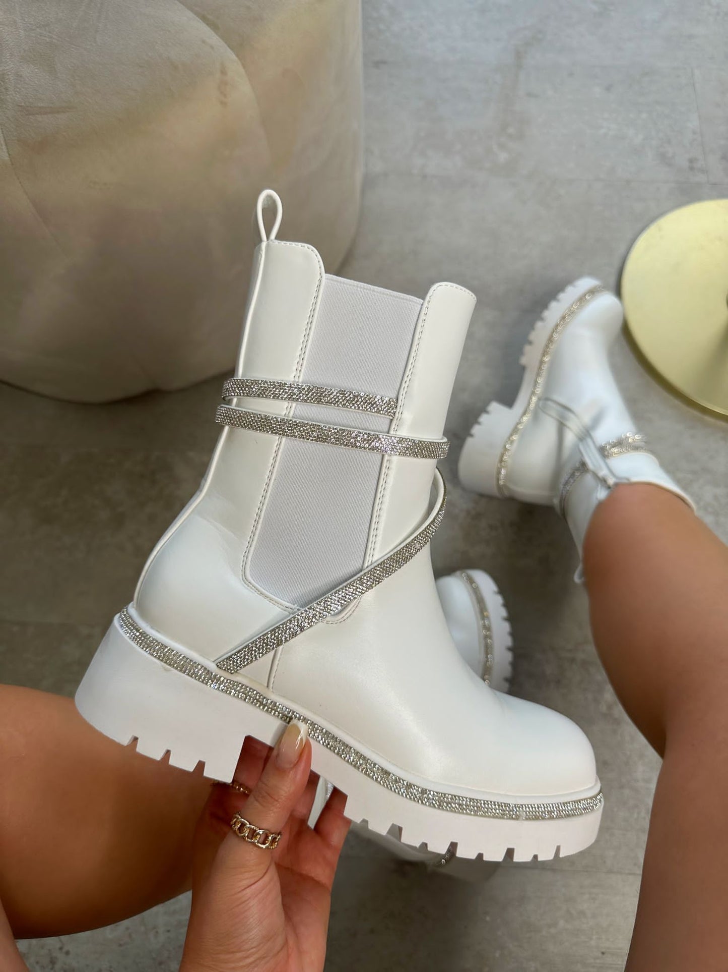 Bota Lilian White