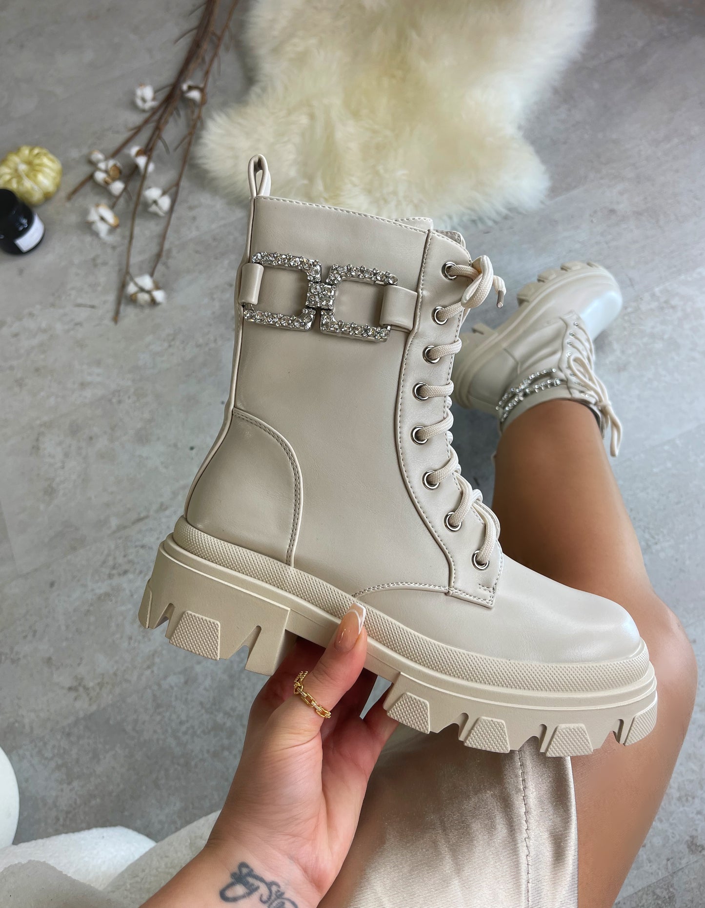Boot Isa nue
