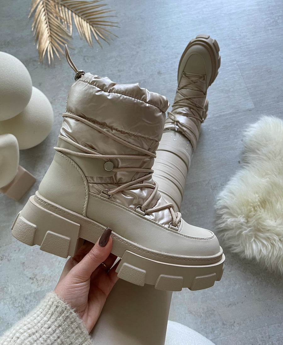 Ariany Botas Desnudas
