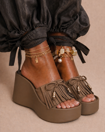 Mule de plataforma flecos estilo boho – Camel