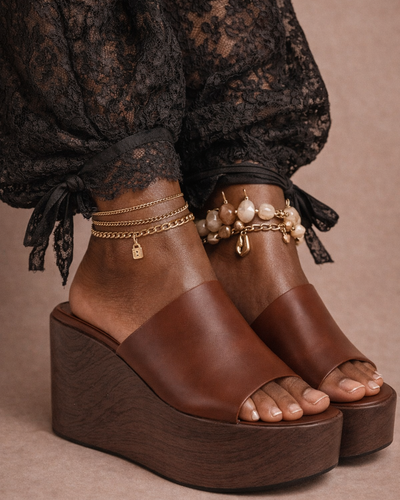 Sandalia de cuña Sculpt – Chestnut