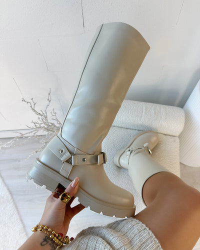 Bota desnuda prianky
