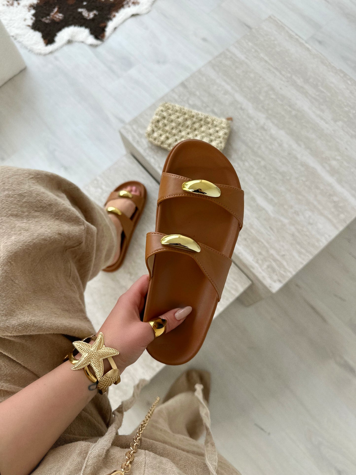 Sandália Camel