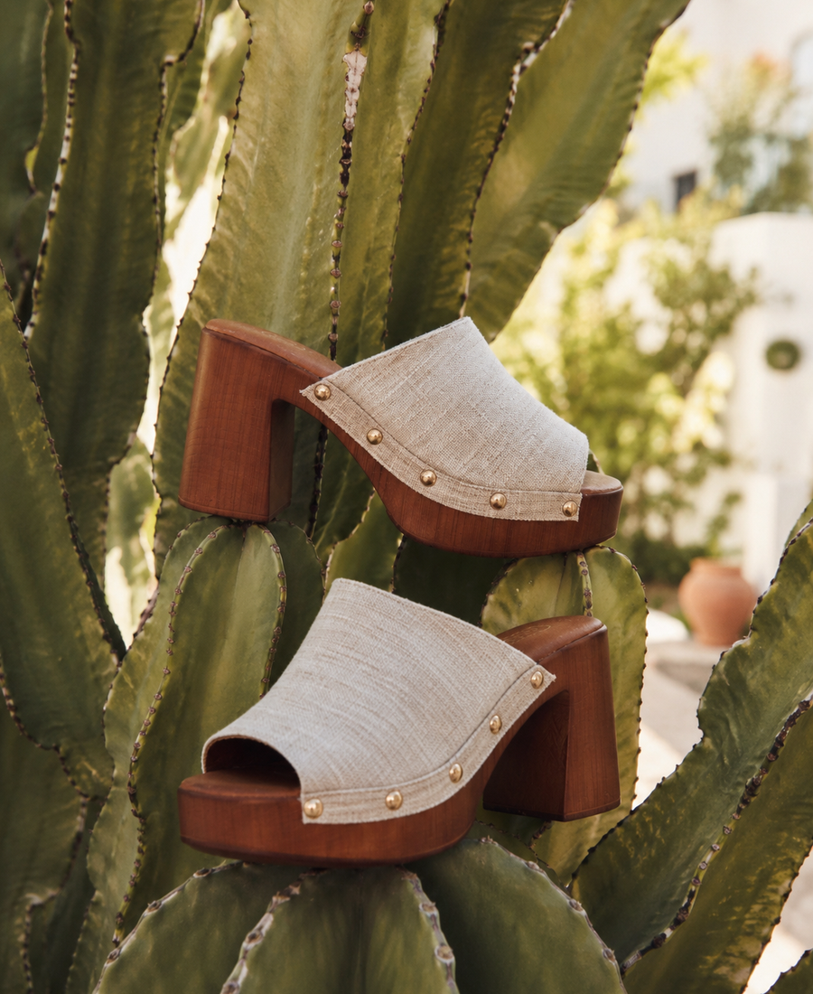 Mule con tacco squadrato in lino e legno