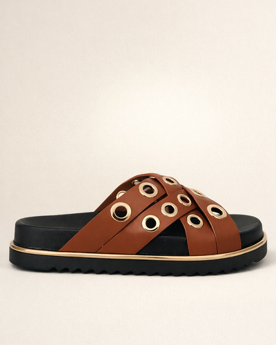Sandalia camel con ojales