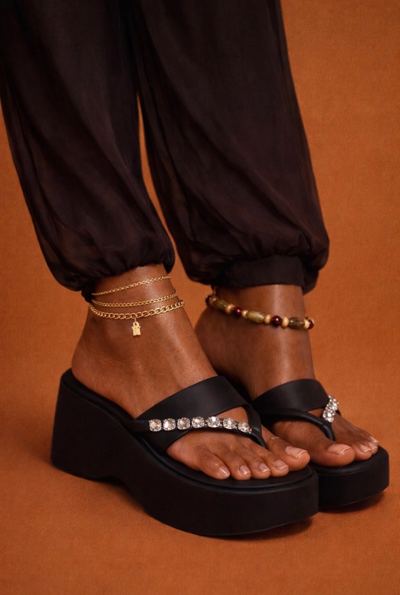 Crystal Touch Wedge — Midnight Black - Exclusivo Amora Shoes