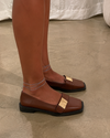 Mocassins en cuir à bout carré – Détail doré