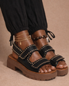 Sandalia urbana con tachuelas