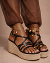 Sandalia de cuña natural — Riviera Negra