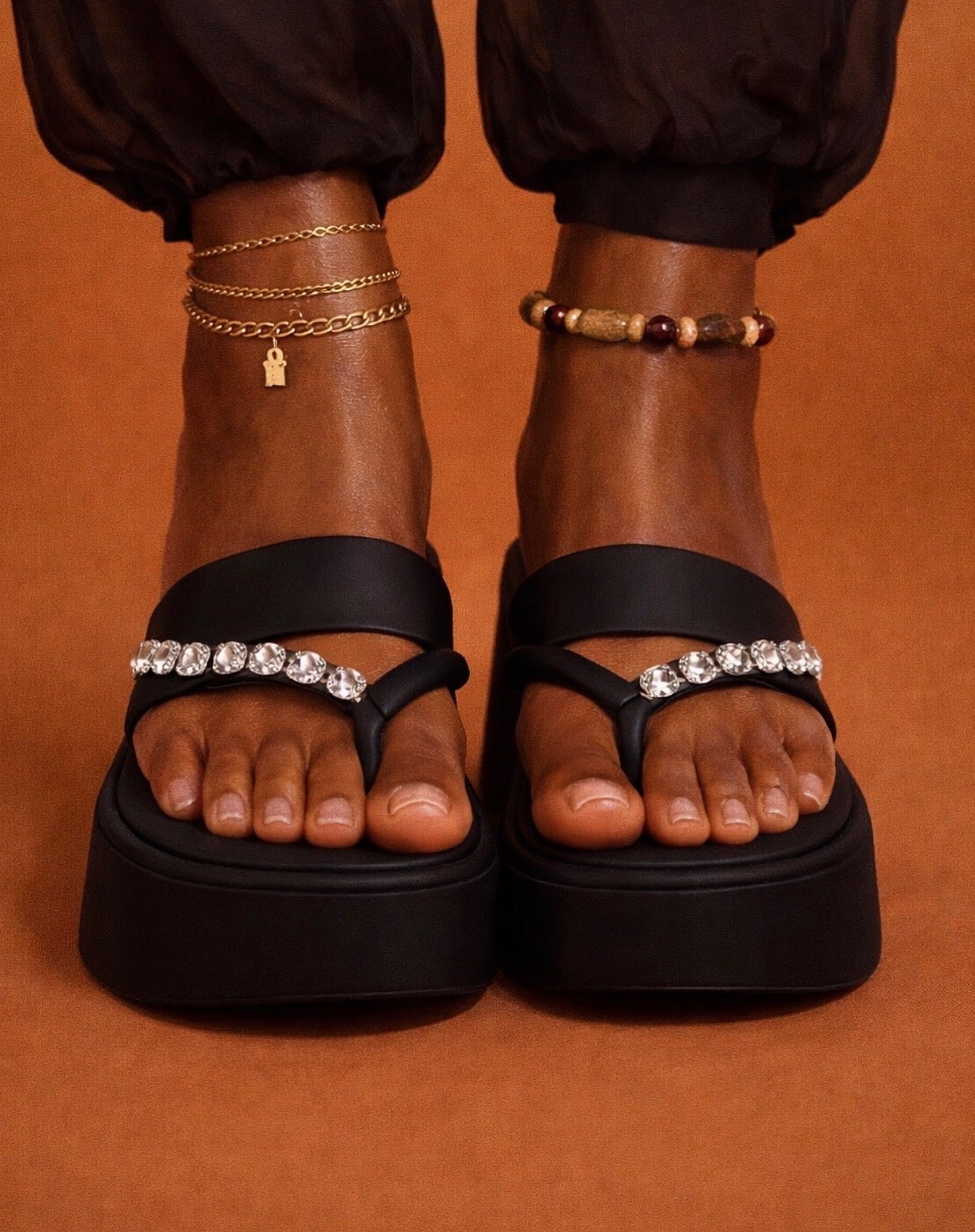 Crystal Touch Wedge — Midnight Black - Exclusivo Amora Shoes