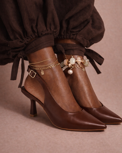 Zapatos de salón esculpidos con tira trasera – Marrón coñac