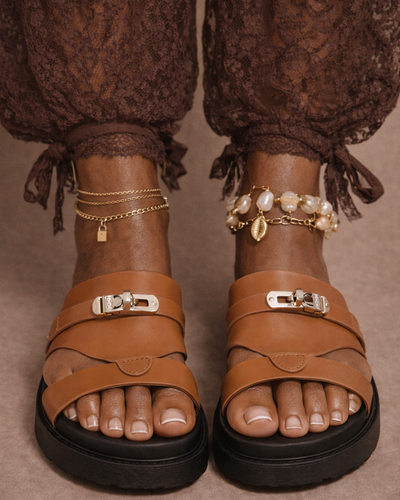 Sandalia Heritage con tiras – Camel