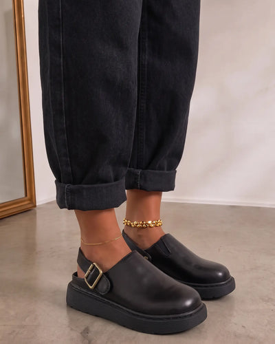 Mule negro Buckle Urban Luxe