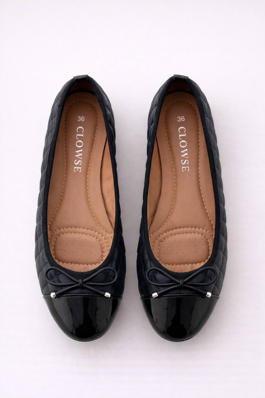 Sabrina clássica preta com laço frontal