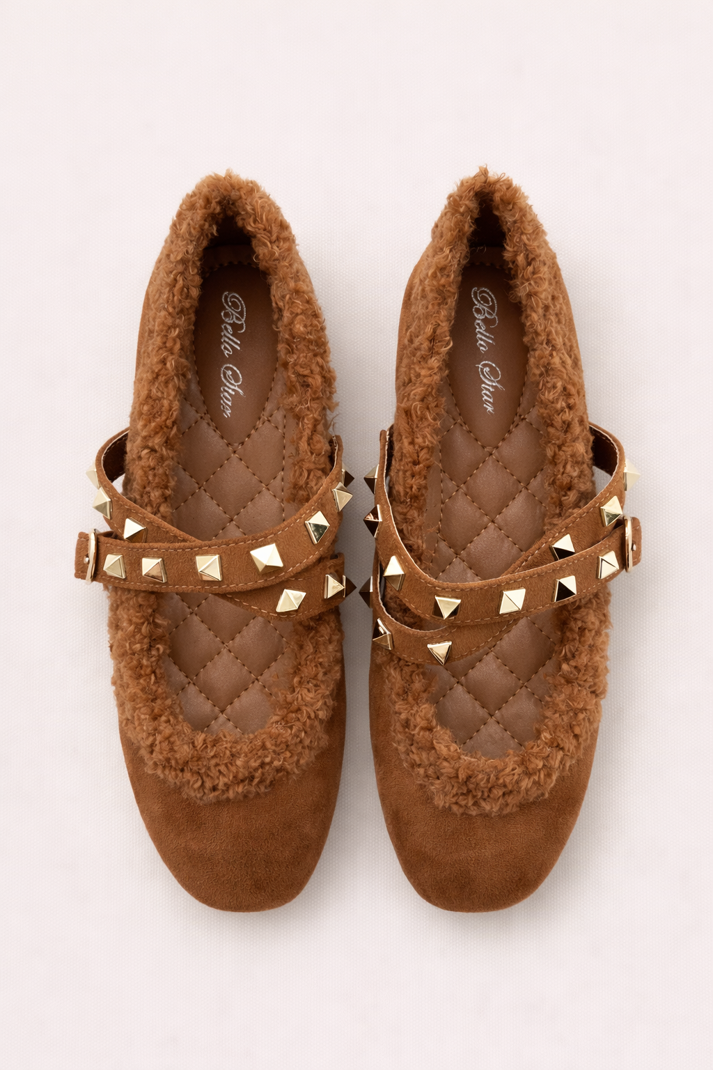 Sabrina em camurça com forro teddy e tiras douradas