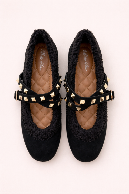 Sabrina em camurça com forro teddy e tiras douradas