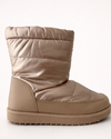 Bota Lays Nude