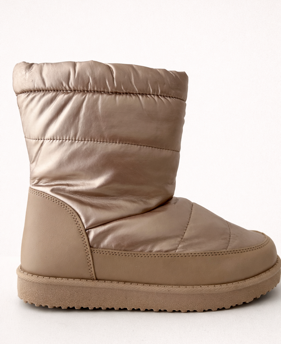 Bota Lays Nude
