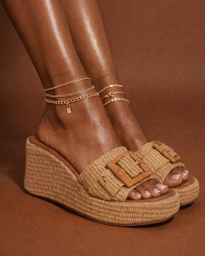 Desert Buckle Raffia Platform Mule – Natural Beige