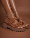 Sandalia Urbana Camel Tachonada