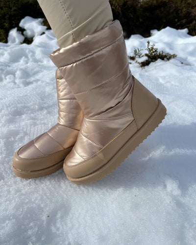 Bota Lays Nude