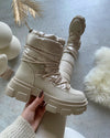 Ariany Botas Desnudas