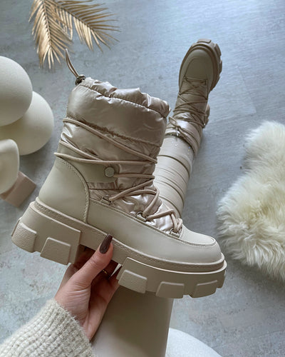 Ariany Botas Desnudas